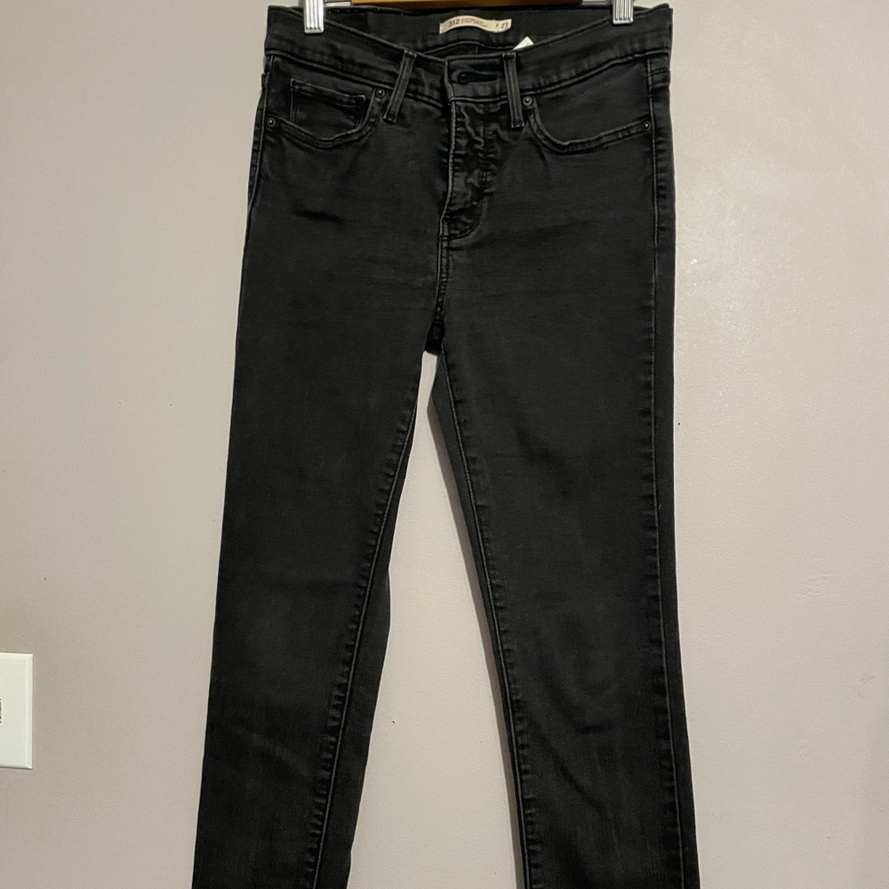 Black Levi’s jeans